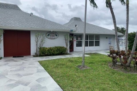 Condo in Tamarac, Florida, 2 bedrooms  № 1222471 - photo 4