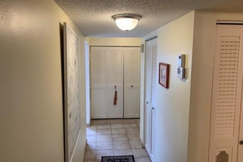 Condo in Tamarac, Florida, 2 bedrooms  № 1222471 - photo 11