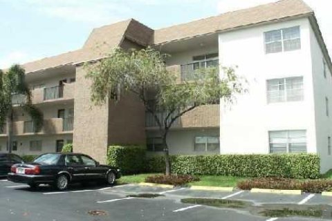 Condo in Tamarac, Florida, 2 bedrooms  № 1222471 - photo 25