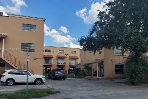 Condominio en venta en Hialeah, Florida, 2 dormitorios, 104.33 m2 № 1443672 - foto 13