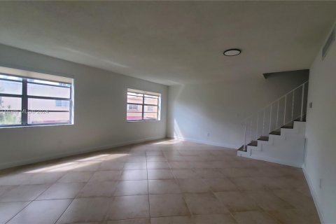 Condominio en venta en Hialeah, Florida, 2 dormitorios, 104.33 m2 № 1443672 - foto 6