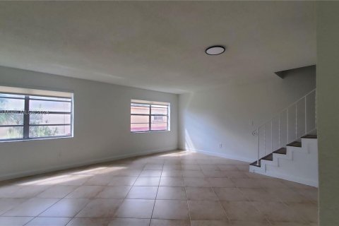 Condominio en venta en Hialeah, Florida, 2 dormitorios, 104.33 m2 № 1443672 - foto 1