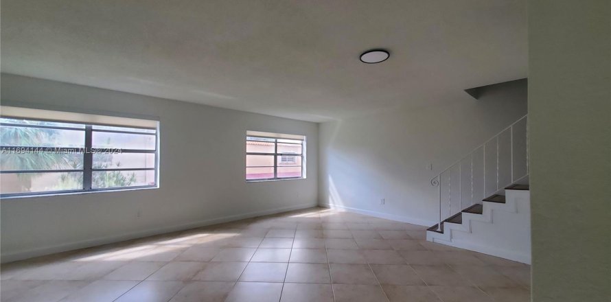 Condominio en Hialeah, Florida, 2 dormitorios  № 1443672