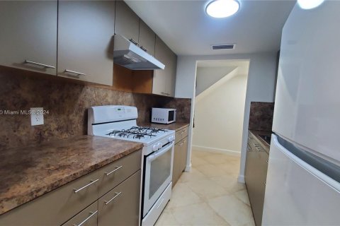 Condominio en venta en Hialeah, Florida, 2 dormitorios, 104.33 m2 № 1443672 - foto 3