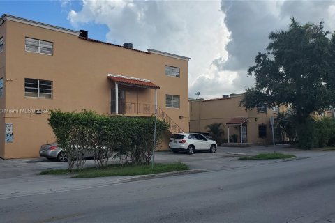 Condominio en venta en Hialeah, Florida, 2 dormitorios, 104.33 m2 № 1443672 - foto 14