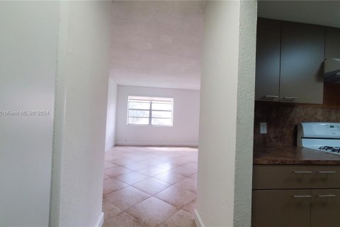 Condominio en venta en Hialeah, Florida, 2 dormitorios, 104.33 m2 № 1443672 - foto 5