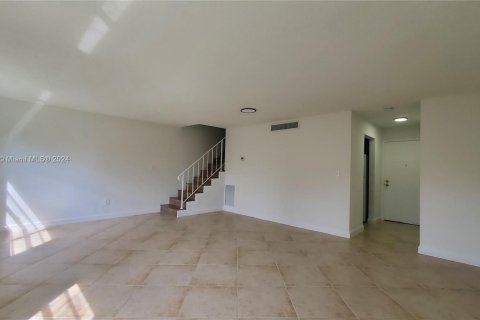 Condominio en venta en Hialeah, Florida, 2 dormitorios, 104.33 m2 № 1443672 - foto 7