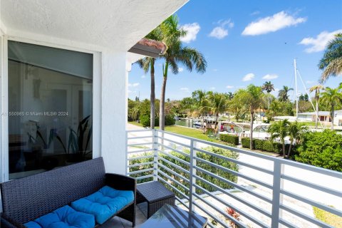 Villa ou maison à louer à Miami, Floride: 3 chambres, 249.63 m2 № 1067506 - photo 19