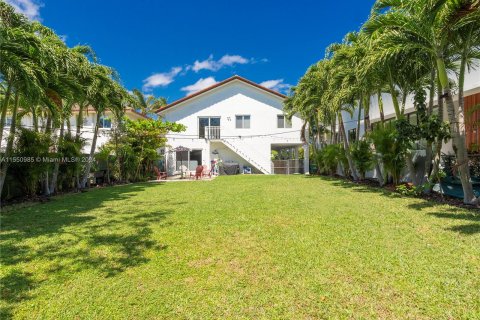 House in Miami, Florida 3 bedrooms, 249.63 sq.m. № 1067506 - photo 24