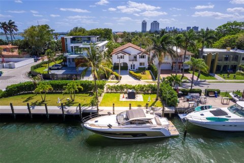 Villa ou maison à louer à Miami, Floride: 3 chambres, 249.63 m2 № 1067506 - photo 5