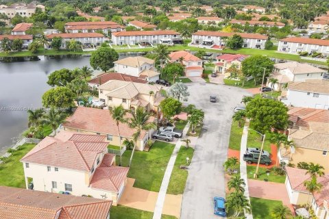 Villa ou maison à vendre à Miramar, Floride: 4 chambres, 207.36 m2 № 1067507 - photo 2