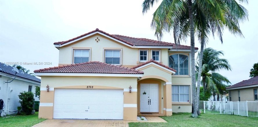 House in Miramar, Florida 4 bedrooms, 207.36 sq.m. № 1067507