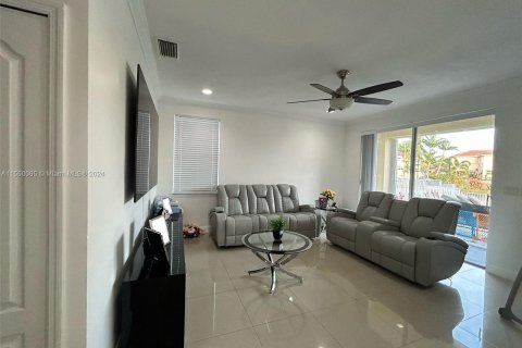 House in Miramar, Florida 4 bedrooms, 207.36 sq.m. № 1067507 - photo 30