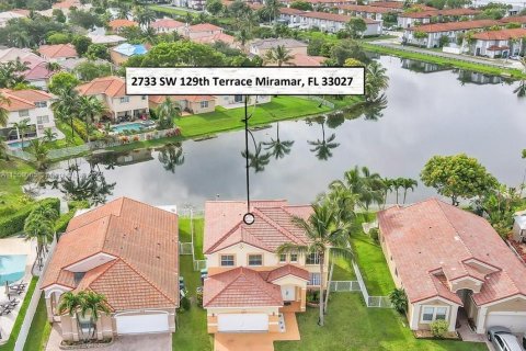 Купить виллу или дом в Мирамар, Флорида 4 спальни, 207.36м2, № 1067507 - фото 9