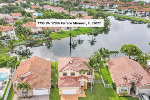 Villa ou maison à vendre à Miramar, Floride: 4 chambres, 207.36 m2 № 1067507 - photo 9