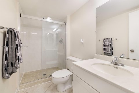 Condo in Aventura, Florida, 2 bedrooms  № 1394919 - photo 23