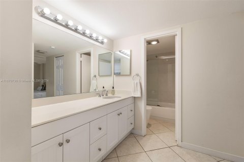 Condo in Aventura, Florida, 2 bedrooms  № 1394919 - photo 21