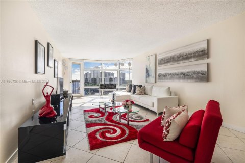 Condo in Aventura, Florida, 2 bedrooms  № 1394919 - photo 13