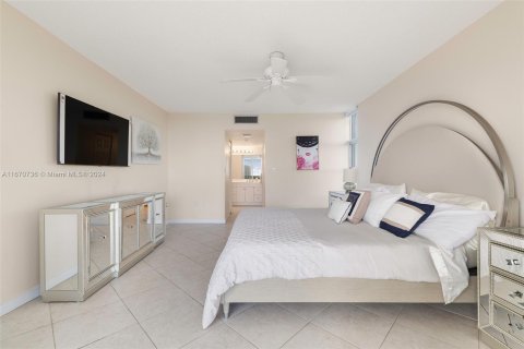 Condo in Aventura, Florida, 2 bedrooms  № 1394919 - photo 20