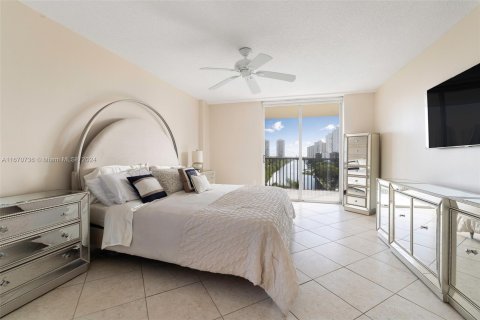 Condo in Aventura, Florida, 2 bedrooms  № 1394919 - photo 19