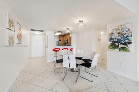 Condo in Aventura, Florida, 2 bedrooms  № 1394919 - photo 5