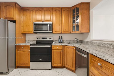 Condo in Aventura, Florida, 2 bedrooms  № 1394919 - photo 9