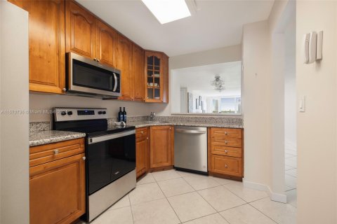 Condo in Aventura, Florida, 2 bedrooms  № 1394919 - photo 7