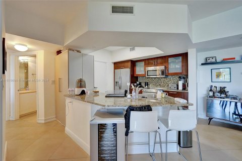 Condo in Aventura, Florida, 3 bedrooms  № 1239905 - photo 11