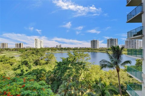 Condo in Aventura, Florida, 3 bedrooms  № 1239905 - photo 26