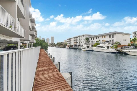 Copropriété à vendre à North Miami Beach, Floride: 1 chambre, 66.15 m2 № 1239904 - photo 11