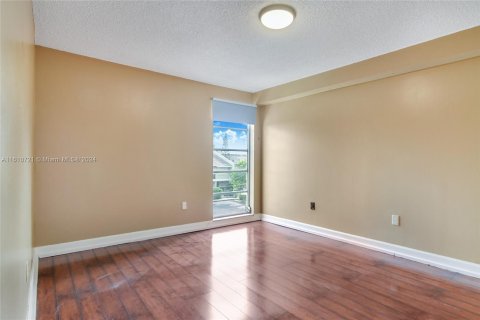 Condo in North Miami Beach, Florida, 1 bedroom  № 1239904 - photo 6