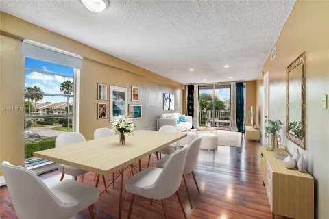 Copropriété à vendre à North Miami Beach, Floride: 1 chambre, 66.15 m2 № 1239904 - photo 2