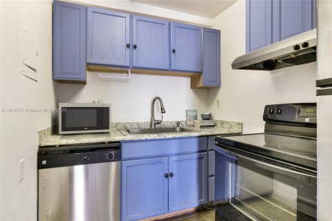 Condo in North Miami Beach, Florida, 1 bedroom  № 1239904 - photo 5