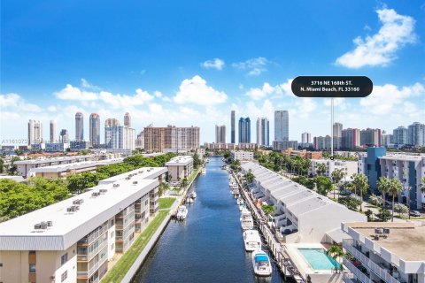 Copropriété à vendre à North Miami Beach, Floride: 1 chambre, 66.15 m2 № 1239904 - photo 12