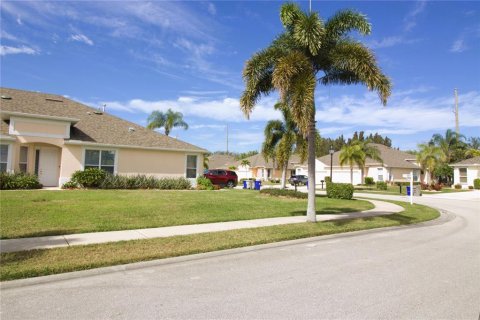 House in Vero Beach, Florida 3 bedrooms, 172.15 sq.m. № 1036609 - photo 2