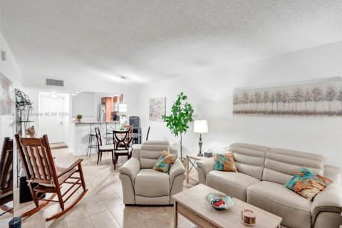 Condo in Lauderhill, Florida, 2 bedrooms  № 1160190 - photo 23