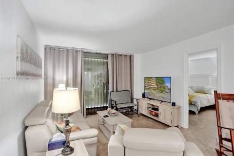 Condo in Lauderhill, Florida, 2 bedrooms  № 1160190 - photo 21