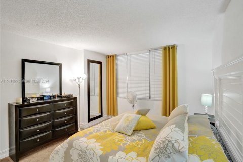 Condo in Lauderhill, Florida, 2 bedrooms  № 1160190 - photo 29