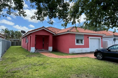 Villa ou maison à vendre à Miami, Floride: 4 chambres, 169.73 m2 № 1160234 - photo 1