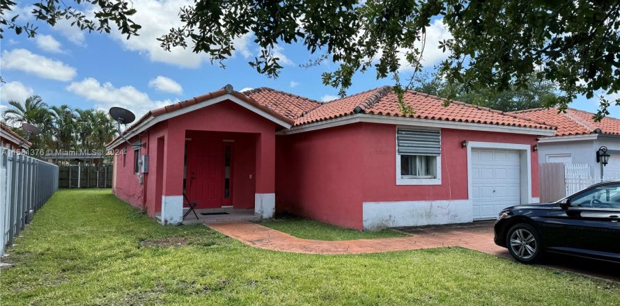 Villa ou maison à Miami, Floride 4 chambres, 169.73 m2 № 1160234