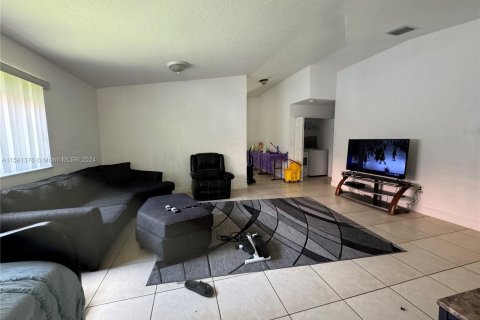 Villa ou maison à vendre à Miami, Floride: 4 chambres, 169.73 m2 № 1160234 - photo 3