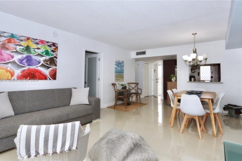 Copropriété à vendre à Aventura, Floride: 2 chambres, 71.72 m2 № 1327633 - photo 11