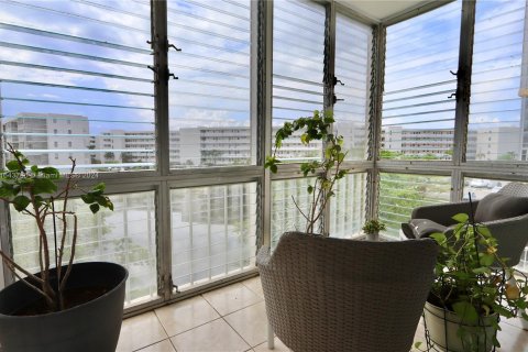 Copropriété à vendre à Aventura, Floride: 2 chambres, 71.72 m2 № 1327633 - photo 1