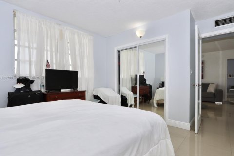 Condo in Aventura, Florida, 2 bedrooms  № 1327633 - photo 27