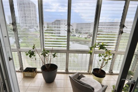 Condo in Aventura, Florida, 2 bedrooms  № 1327633 - photo 4