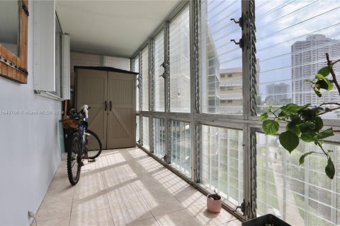 Condominio en venta en Aventura, Florida, 2 dormitorios, 71.72 m2 № 1327633 - foto 3