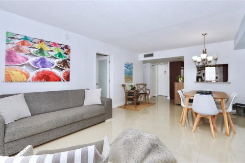 Copropriété à vendre à Aventura, Floride: 2 chambres, 71.72 m2 № 1327633 - photo 12