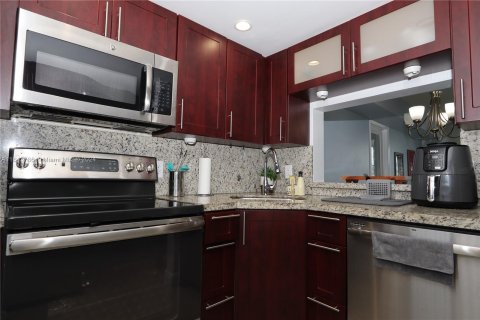 Condo in Aventura, Florida, 2 bedrooms  № 1327633 - photo 16