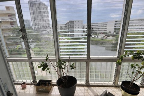 Condominio en venta en Aventura, Florida, 2 dormitorios, 71.72 m2 № 1327633 - foto 2