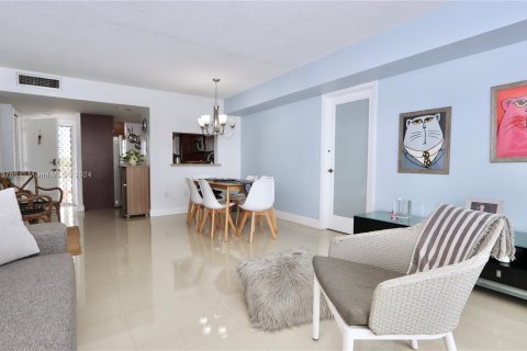 Copropriété à vendre à Aventura, Floride: 2 chambres, 71.72 m2 № 1327633 - photo 9